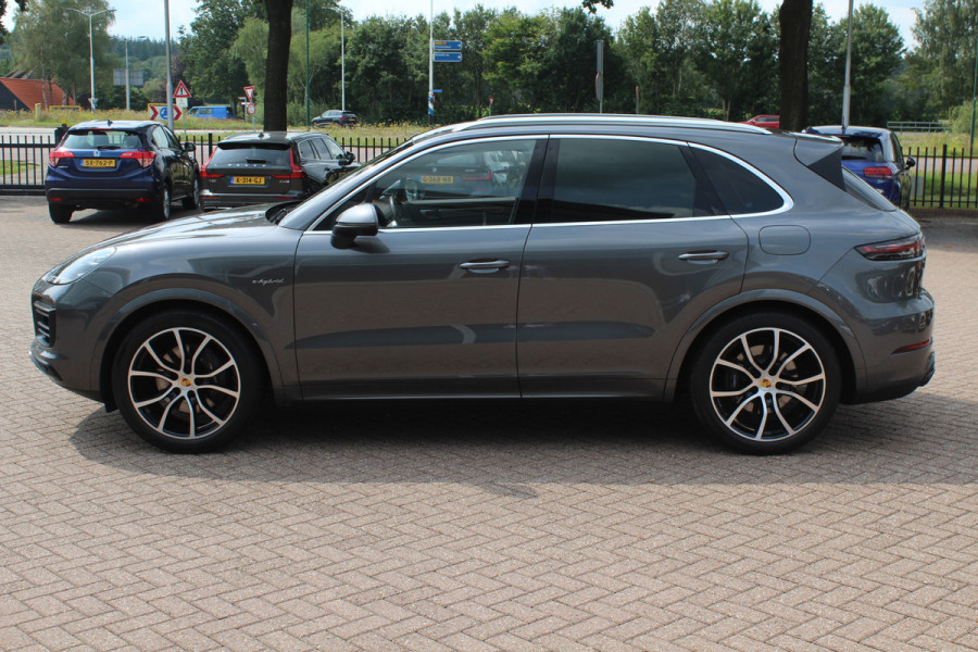 Porsche Cayenne 3.0 E-Hybrid / Trekhaak / 360Camera / Burmester / Sportdesign / Sportchrono / Softclose / 21'' / Luchtvering / Keyless / Stuurverwarming / Matrix LED / DAB