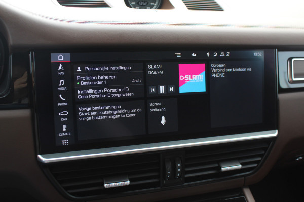 Porsche Cayenne 3.0 E-Hybrid / Trekhaak / 360Camera / Burmester / Sportdesign / Sportchrono / Softclose / 21'' / Luchtvering / Keyless / Stuurverwarming / Matrix LED / DAB