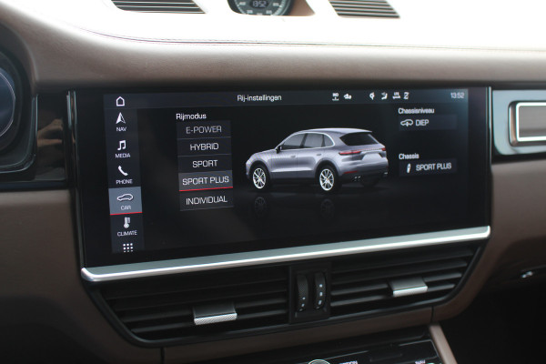 Porsche Cayenne 3.0 E-Hybrid / Trekhaak / 360Camera / Burmester / Sportdesign / Sportchrono / Softclose / 21'' / Luchtvering / Keyless / Stuurverwarming / Matrix LED / DAB