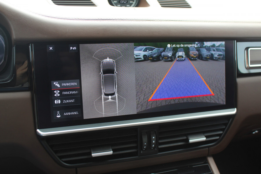 Porsche Cayenne 3.0 E-Hybrid / Trekhaak / 360Camera / Burmester / Sportdesign / Sportchrono / Softclose / 21'' / Luchtvering / Keyless / Stuurverwarming / Matrix LED / DAB