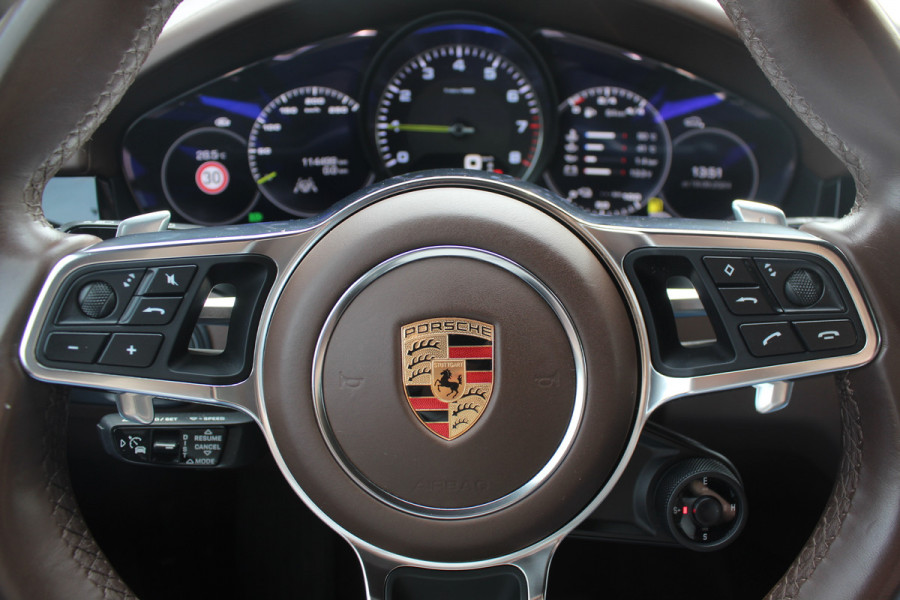 Porsche Cayenne 3.0 E-Hybrid / Trekhaak / 360Camera / Burmester / Sportdesign / Sportchrono / Softclose / 21'' / Luchtvering / Keyless / Stuurverwarming / Matrix LED / DAB