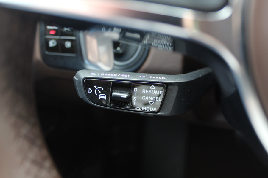 Porsche Cayenne 3.0 E-Hybrid / Trekhaak / 360Camera / Burmester / Sportdesign / Sportchrono / Softclose / 21'' / Luchtvering / Keyless / Stuurverwarming / Matrix LED / DAB