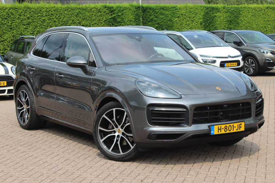Porsche Cayenne 3.0 E-Hybrid / Trekhaak / 360Camera / Burmester / Sportdesign / Sportchrono / Softclose / 21'' / Luchtvering / Keyless / Stuurverwarming / Matrix LED / DAB
