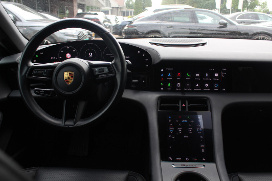 Porsche Taycan Performance 84 kWh / Panoramadak / 360Camera / Luchtvering / 20'' / Dodehoek / Stuurverwarming / Getint glas / Stoelverwarming / Warmtepomp