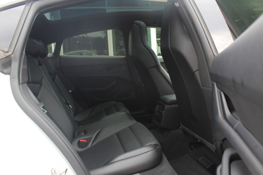 Porsche Taycan Performance 84 kWh / Panoramadak / 360Camera / Luchtvering / 20'' / Dodehoek / Stuurverwarming / Getint glas / Stoelverwarming / Warmtepomp