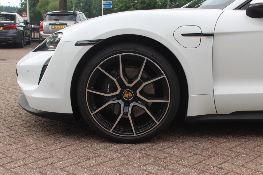 Porsche Taycan Performance 84 kWh / Panoramadak / 360Camera / Luchtvering / 20'' / Dodehoek / Stuurverwarming / Getint glas / Stoelverwarming / Warmtepomp