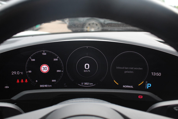 Porsche Taycan Performance 84 kWh / Panoramadak / 360Camera / Luchtvering / 20'' / Dodehoek / Stuurverwarming / Getint glas / Stoelverwarming / Warmtepomp