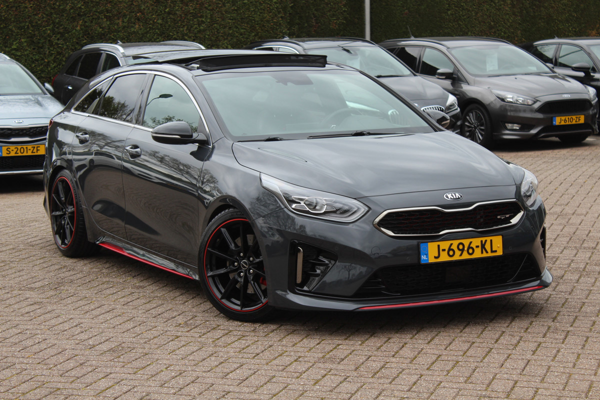 Kia ProCeed 1.6 T-GDI GT / Panoramadak / Camera / Leder&Alcantara / 18'' / Keyless / JBL / DAB / Sideskirts / Stuurverwarming / Stoelverwarming / DAB / Dodehoek / ACC Kia ProCeed 1.6 T-GDI GT / Panoramadak / Camera / Leder&Alcantara / 18'' / Keyless / JBL / DAB / Sideskirts / Stuurverwarming / Stoelverwarming / DAB / Dodehoek / ACC