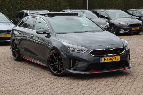 Kia ProCeed 1.6 T-GDI GT / Panoramadak / Camera / Leder&Alcantara / 18'' / Keyless / JBL / DAB / Sideskirts / Stuurverwarming / Stoelverwarming / DAB / Dodehoek / ACC