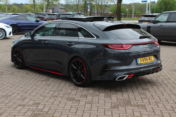 Kia ProCeed 1.6 T-GDI GT / Panoramadak / Camera / Leder&Alcantara / 18'' / Keyless / JBL / DAB / Sideskirts / Stuurverwarming / Stoelverwarming / DAB / Dodehoek / ACC