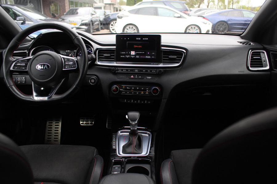 Kia ProCeed 1.6 T-GDI GT / Panoramadak / Camera / Leder&Alcantara / 18'' / Keyless / JBL / DAB / Sideskirts / Stuurverwarming / Stoelverwarming / DAB / Dodehoek / ACC