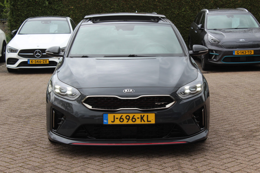 Kia ProCeed 1.6 T-GDI GT / Panoramadak / Camera / Leder&Alcantara / 18'' / Keyless / JBL / DAB / Sideskirts / Stuurverwarming / Stoelverwarming / DAB / Dodehoek / ACC