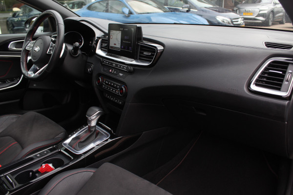Kia ProCeed 1.6 T-GDI GT / Panoramadak / Camera / Leder&Alcantara / 18'' / Keyless / JBL / DAB / Sideskirts / Stuurverwarming / Stoelverwarming / DAB / Dodehoek / ACC