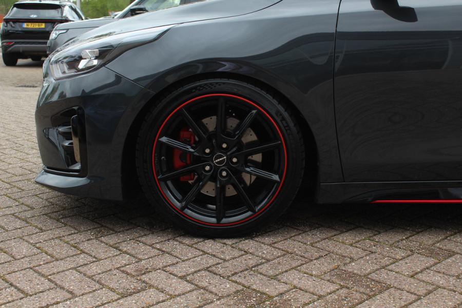 Kia ProCeed 1.6 T-GDI GT / Panoramadak / Camera / Leder&Alcantara / 18'' / Keyless / JBL / DAB / Sideskirts / Stuurverwarming / Stoelverwarming / DAB / Dodehoek / ACC