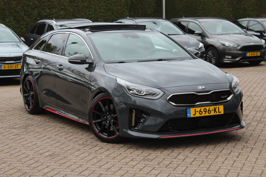 Kia ProCeed 1.6 T-GDI GT / Panoramadak / Camera / Leder&Alcantara / 18'' / Keyless / JBL / DAB / Sideskirts / Stuurverwarming / Stoelverwarming / DAB / Dodehoek / ACC