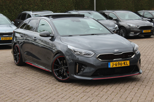 Kia ProCeed 1.6 T-GDI GT / Panoramadak / Camera / Leder&Alcantara / 18'' / Keyless / JBL / DAB / Sideskirts / Stuurverwarming / Stoelverwarming / DAB / Dodehoek / ACC