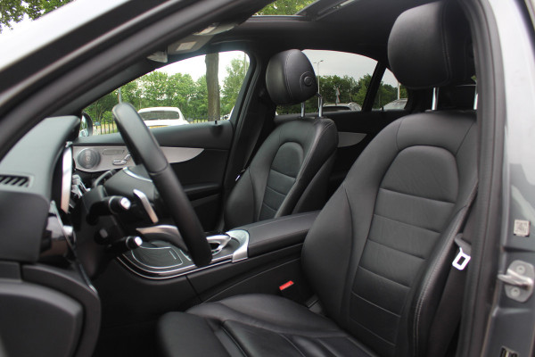 Mercedes-Benz C-Klasse 180 Sport Edition Premium Plus / Panoramadak / 360Camera / Burmester / Leder / 19'' / Sfeerverlichting / Memory seats / Nightpakket / Navigatie / Dodehoek / Cruise Control