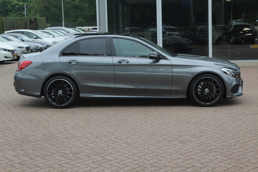 Mercedes-Benz C-Klasse 180 Sport Edition Premium Plus / Panoramadak / 360Camera / Burmester / Leder / 19'' / Sfeerverlichting / Memory seats / Nightpakket / Navigatie / Dodehoek / Cruise Control
