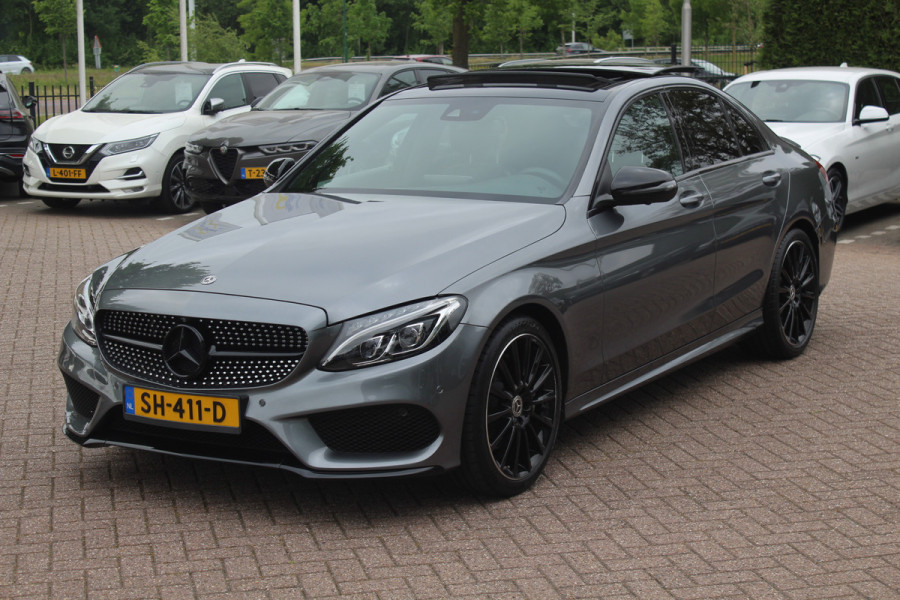 Mercedes-Benz C-Klasse 180 Sport Edition Premium Plus / Panoramadak / 360Camera / Burmester / Leder / 19'' / Sfeerverlichting / Memory seats / Nightpakket / Navigatie / Dodehoek / Cruise Control
