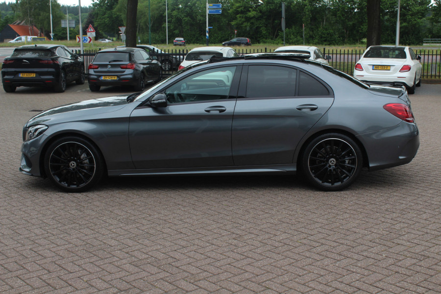 Mercedes-Benz C-Klasse 180 Sport Edition Premium Plus / Panoramadak / 360Camera / Burmester / Leder / 19'' / Sfeerverlichting / Memory seats / Nightpakket / Navigatie / Dodehoek / Cruise Control
