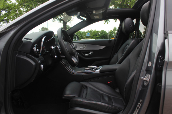Mercedes-Benz C-Klasse 180 Sport Edition Premium Plus / Panoramadak / 360Camera / Burmester / Leder / 19'' / Sfeerverlichting / Memory seats / Nightpakket / Navigatie / Dodehoek / Cruise Control