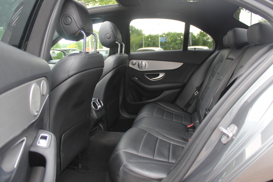 Mercedes-Benz C-Klasse 180 Sport Edition Premium Plus / Panoramadak / 360Camera / Burmester / Leder / 19'' / Sfeerverlichting / Memory seats / Nightpakket / Navigatie / Dodehoek / Cruise Control
