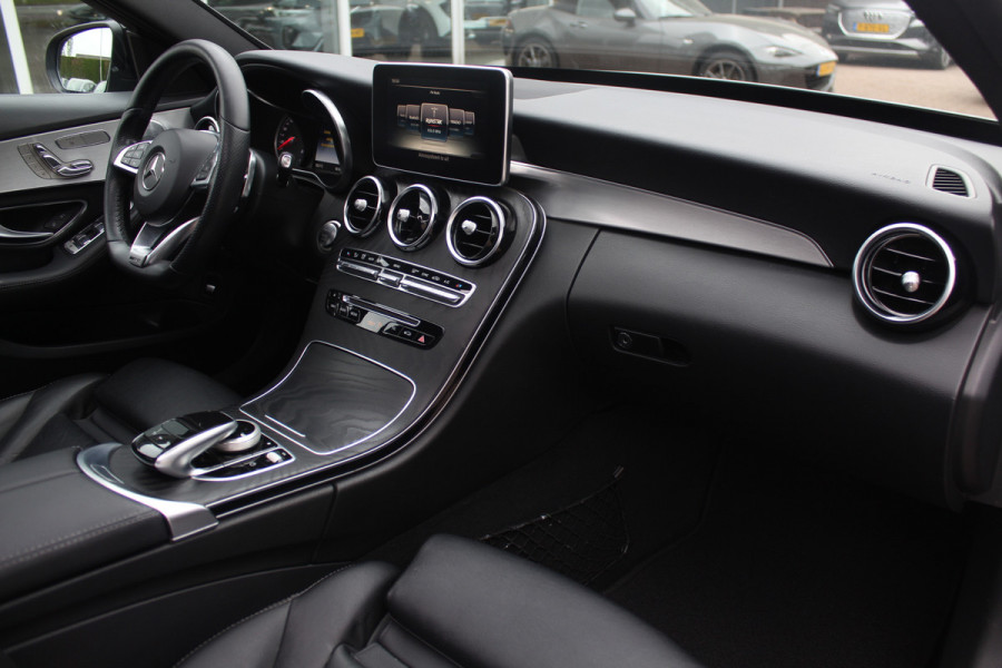 Mercedes-Benz C-Klasse 180 Sport Edition Premium Plus / Panoramadak / 360Camera / Burmester / Leder / 19'' / Sfeerverlichting / Memory seats / Nightpakket / Navigatie / Dodehoek / Cruise Control