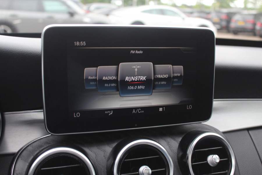 Mercedes-Benz C-Klasse 180 Sport Edition Premium Plus / Panoramadak / 360Camera / Burmester / Leder / 19'' / Sfeerverlichting / Memory seats / Nightpakket / Navigatie / Dodehoek / Cruise Control