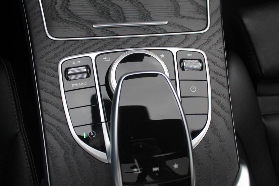 Mercedes-Benz C-Klasse 180 Sport Edition Premium Plus / Panoramadak / 360Camera / Burmester / Leder / 19'' / Sfeerverlichting / Memory seats / Nightpakket / Navigatie / Dodehoek / Cruise Control