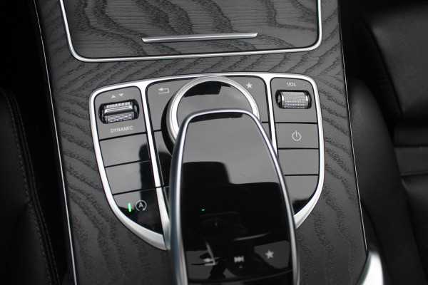 Mercedes-Benz C-Klasse 180 Sport Edition Premium Plus / Panoramadak / 360Camera / Burmester / Leder / 19'' / Sfeerverlichting / Memory seats / Nightpakket / Navigatie / Dodehoek / Cruise Control