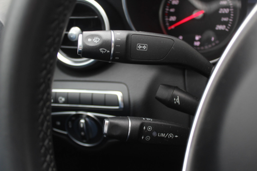 Mercedes-Benz C-Klasse 180 Sport Edition Premium Plus / Panoramadak / 360Camera / Burmester / Leder / 19'' / Sfeerverlichting / Memory seats / Nightpakket / Navigatie / Dodehoek / Cruise Control