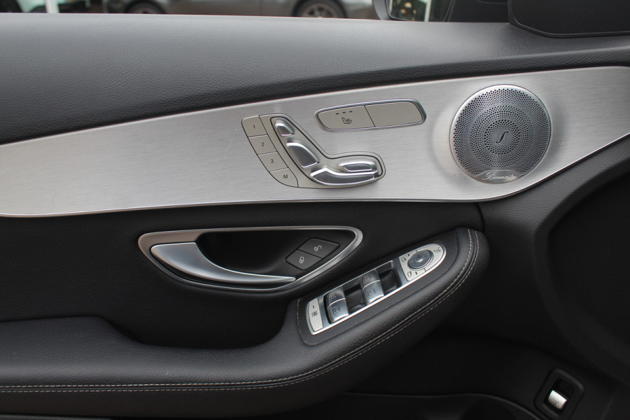 Mercedes-Benz C-Klasse 180 Sport Edition Premium Plus / Panoramadak / 360Camera / Burmester / Leder / 19'' / Sfeerverlichting / Memory seats / Nightpakket / Navigatie / Dodehoek / Cruise Control