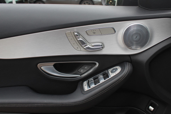 Mercedes-Benz C-Klasse 180 Sport Edition Premium Plus / Panoramadak / 360Camera / Burmester / Leder / 19'' / Sfeerverlichting / Memory seats / Nightpakket / Navigatie / Dodehoek / Cruise Control
