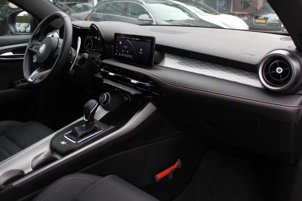Alfa Romeo Tonale 1.3T PHEV Edizione Speciale / Trekhaak / Camera / Leder / Apple CarPlay / 20'' / Virtual Cockpit / Matrix LED / Keyless / DAB / ACC / Stuurverwarming