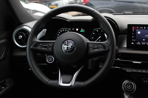 Alfa Romeo Tonale 1.3T PHEV Edizione Speciale / Trekhaak / Camera / Leder / Apple CarPlay / 20'' / Virtual Cockpit / Matrix LED / Keyless / DAB / ACC / Stuurverwarming