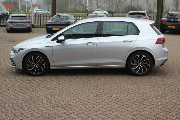 Volkswagen Golf 1.5 eTSI Style / Camera / Head-up / Virtual Cockpit / Leder&Alcantara / 17'' / Keyless / ACC / DAB / Full LED / Stoelverwarming