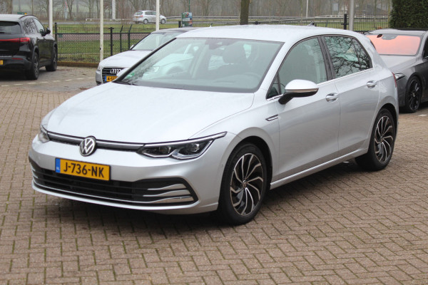 Volkswagen Golf 1.5 eTSI Style / Camera / Head-up / Virtual Cockpit / Leder&Alcantara / 17'' / Keyless / ACC / DAB / Full LED / Stoelverwarming