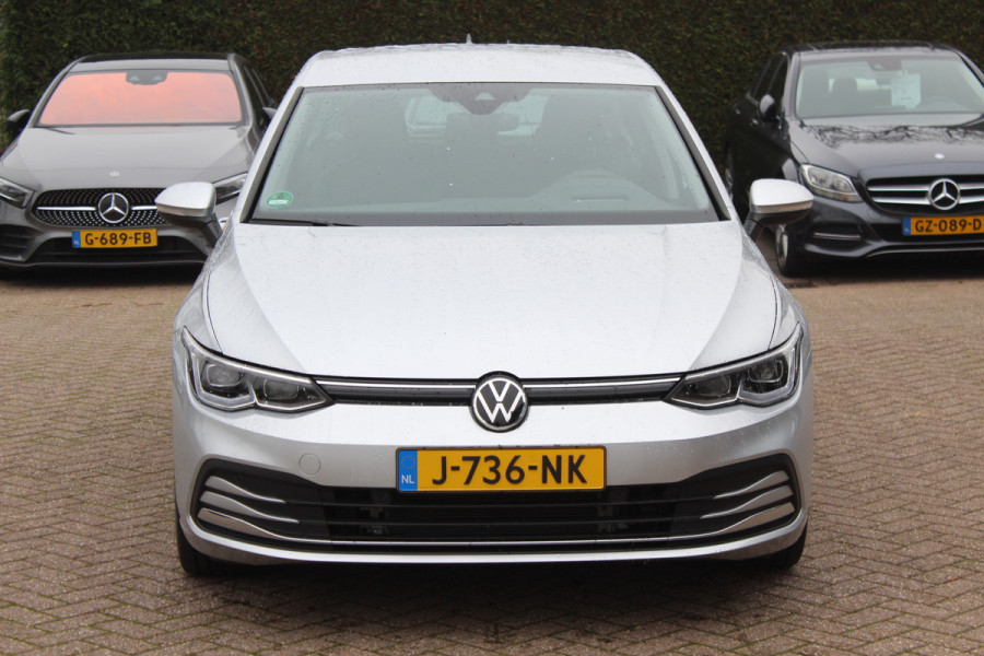 Volkswagen Golf 1.5 eTSI Style / Camera / Head-up / Virtual Cockpit / Leder&Alcantara / 17'' / Keyless / ACC / DAB / Full LED / Stoelverwarming