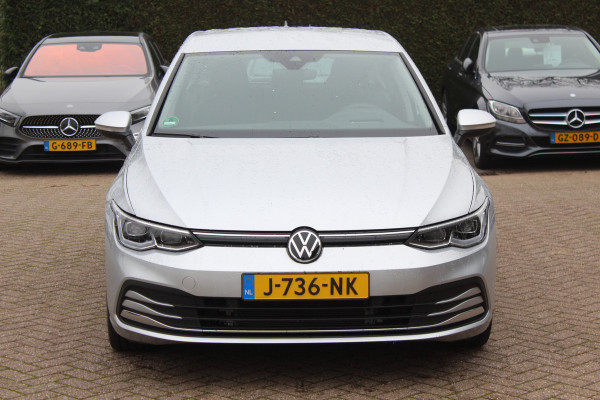 Volkswagen Golf 1.5 eTSI Style / Camera / Head-up / Virtual Cockpit / Leder&Alcantara / 17'' / Keyless / ACC / DAB / Full LED / Stoelverwarming