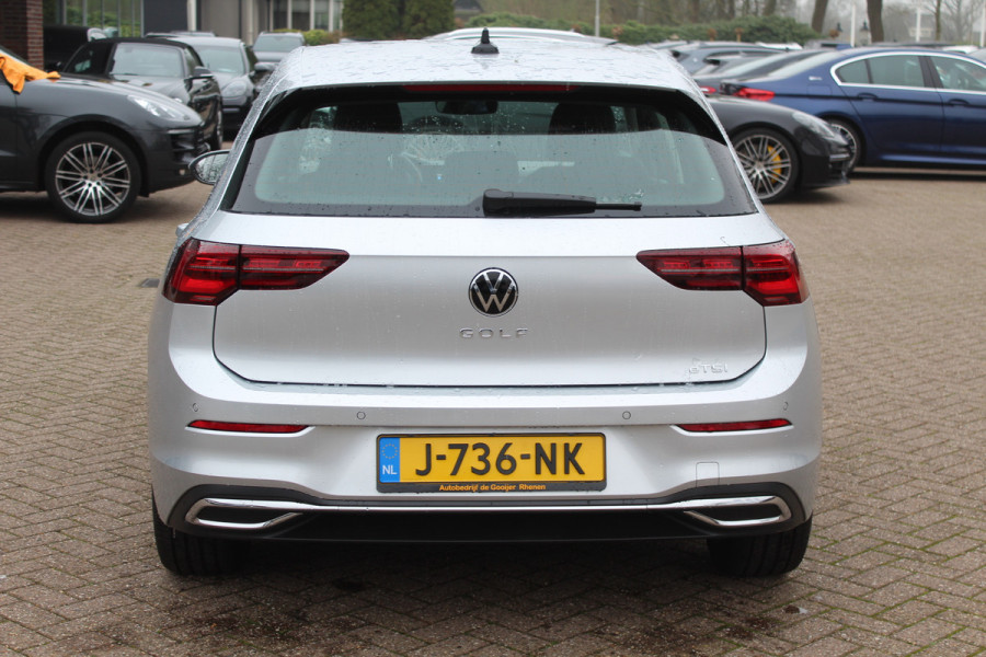 Volkswagen Golf 1.5 eTSI Style / Camera / Head-up / Virtual Cockpit / Leder&Alcantara / 17'' / Keyless / ACC / DAB / Full LED / Stoelverwarming