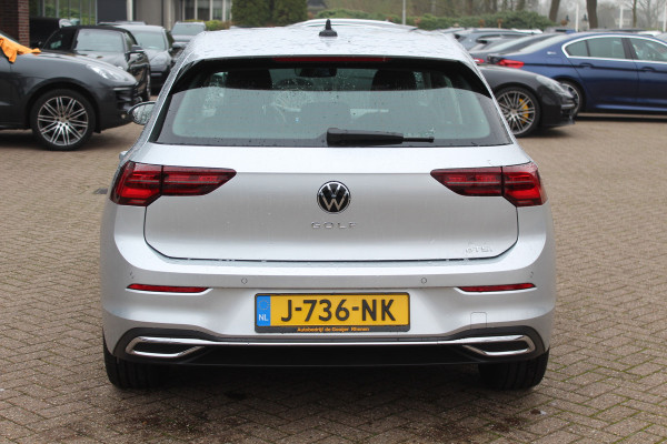 Volkswagen Golf 1.5 eTSI Style / Camera / Head-up / Virtual Cockpit / Leder&Alcantara / 17'' / Keyless / ACC / DAB / Full LED / Stoelverwarming