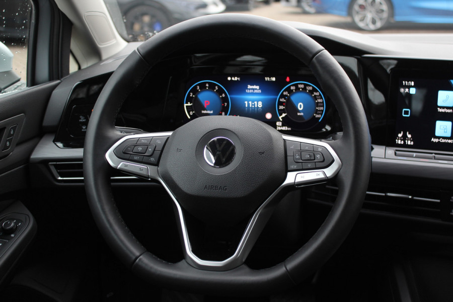 Volkswagen Golf 1.5 eTSI Style / Camera / Head-up / Virtual Cockpit / Leder&Alcantara / 17'' / Keyless / ACC / DAB / Full LED / Stoelverwarming