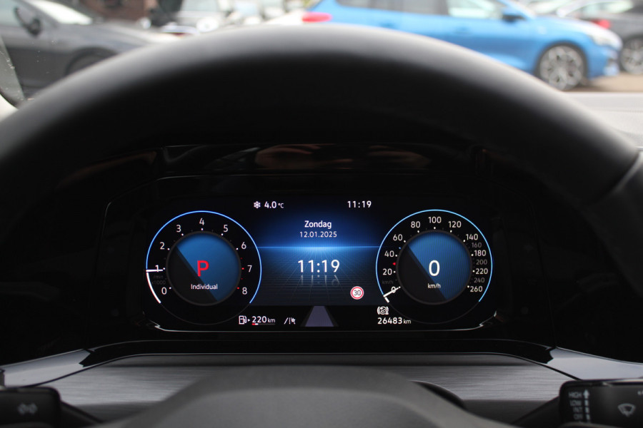 Volkswagen Golf 1.5 eTSI Style / Camera / Head-up / Virtual Cockpit / Leder&Alcantara / 17'' / Keyless / ACC / DAB / Full LED / Stoelverwarming