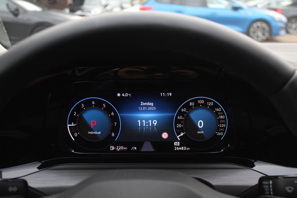 Volkswagen Golf 1.5 eTSI Style / Camera / Head-up / Virtual Cockpit / Leder&Alcantara / 17'' / Keyless / ACC / DAB / Full LED / Stoelverwarming
