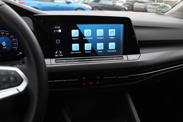 Volkswagen Golf 1.5 eTSI Style / Camera / Head-up / Virtual Cockpit / Leder&Alcantara / 17'' / Keyless / ACC / DAB / Full LED / Stoelverwarming