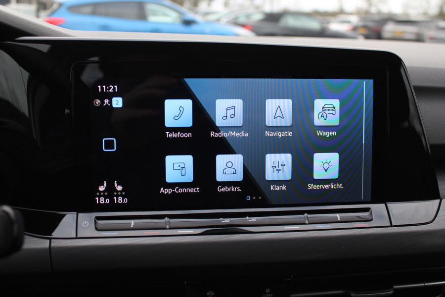 Volkswagen Golf 1.5 eTSI Style / Camera / Head-up / Virtual Cockpit / Leder&Alcantara / 17'' / Keyless / ACC / DAB / Full LED / Stoelverwarming