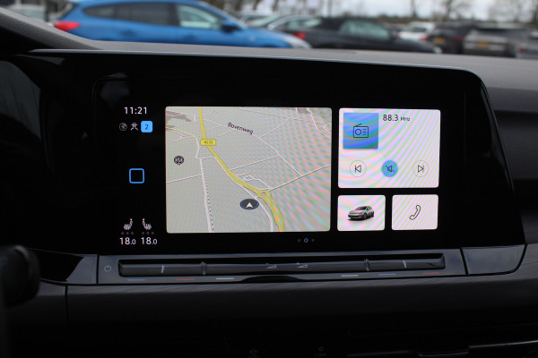 Volkswagen Golf 1.5 eTSI Style / Camera / Head-up / Virtual Cockpit / Leder&Alcantara / 17'' / Keyless / ACC / DAB / Full LED / Stoelverwarming