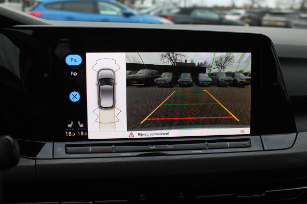 Volkswagen Golf 1.5 eTSI Style / Camera / Head-up / Virtual Cockpit / Leder&Alcantara / 17'' / Keyless / ACC / DAB / Full LED / Stoelverwarming