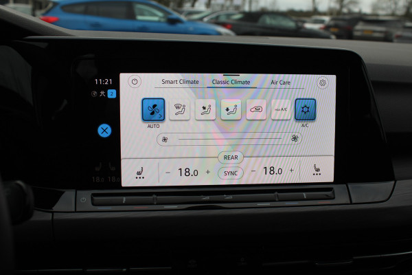 Volkswagen Golf 1.5 eTSI Style / Camera / Head-up / Virtual Cockpit / Leder&Alcantara / 17'' / Keyless / ACC / DAB / Full LED / Stoelverwarming