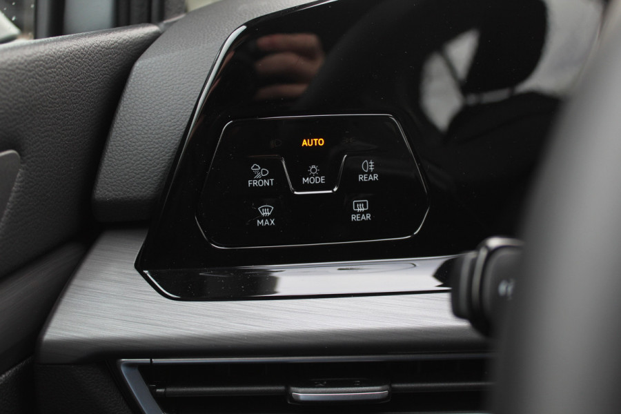Volkswagen Golf 1.5 eTSI Style / Camera / Head-up / Virtual Cockpit / Leder&Alcantara / 17'' / Keyless / ACC / DAB / Full LED / Stoelverwarming